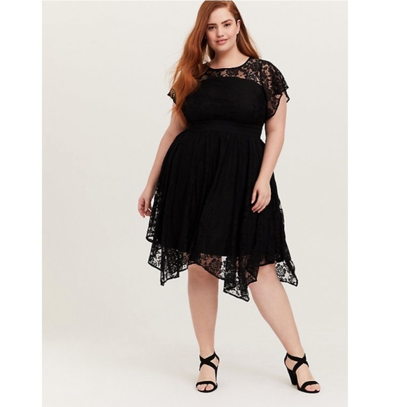 torrid Dresses & Skirts - Torrid LACE FLUTTER SLEEVE HANDKERCHIEF MIDI DRESS